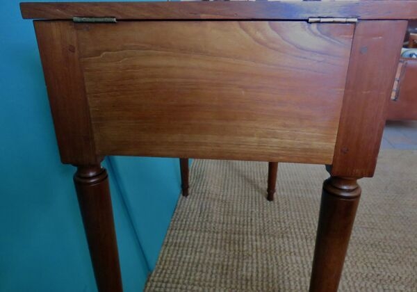 Table de toilette d'poque, fin XVIII en merisier massif, France vers 1770