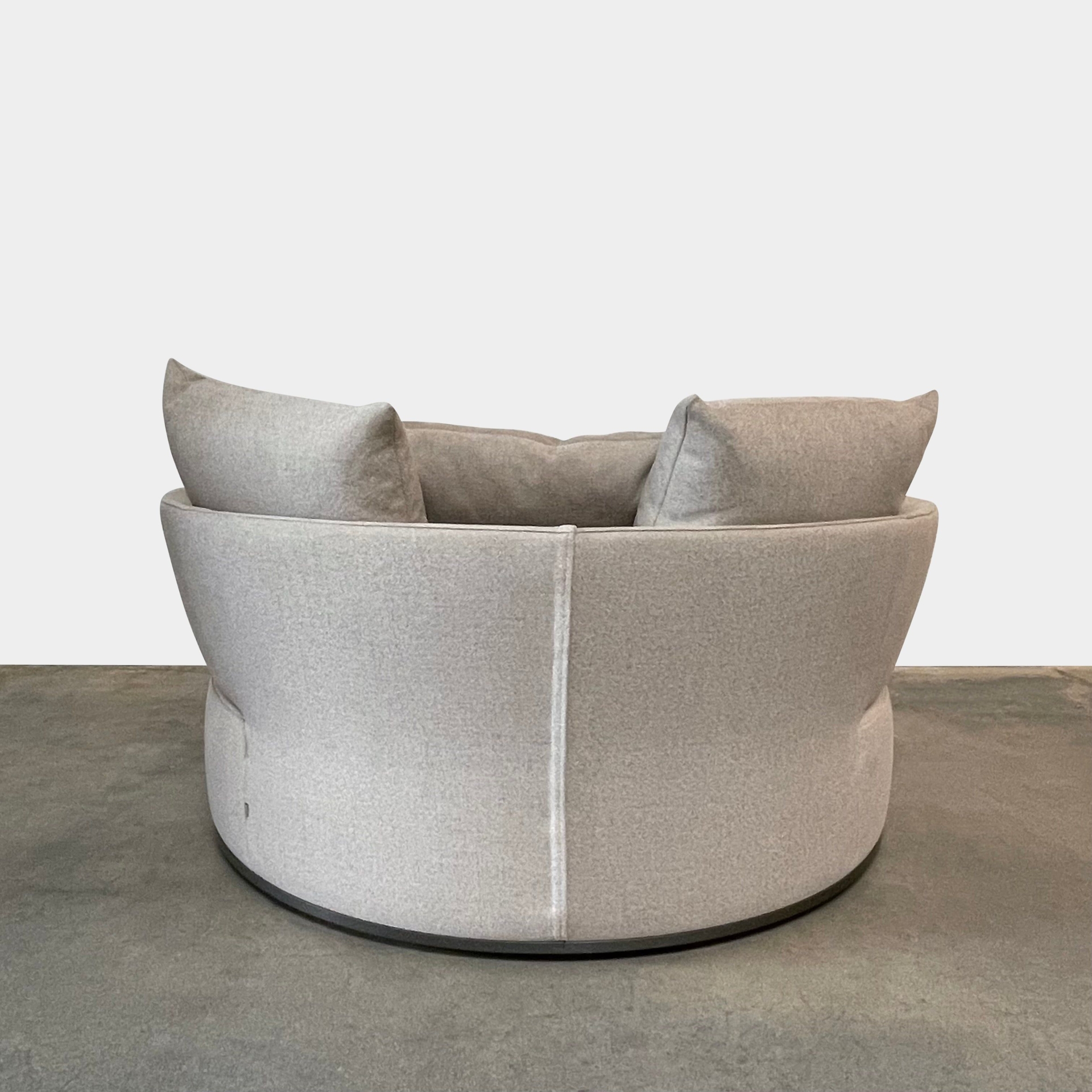 Amoenus Circular Swivel Sofa