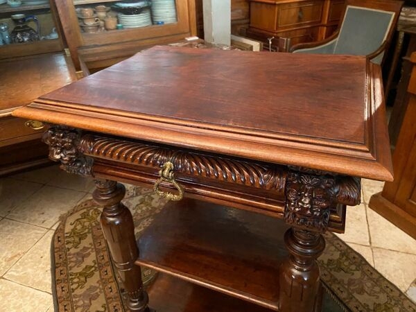 Console XIXe noyer massif de style Louis XIII dcor sculpt aux lions