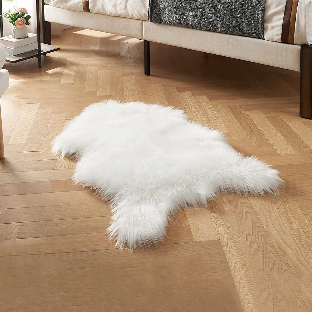 1pc Luxurious Faux Fur Rug For Living Room, Bedroom, And Sofa - Soft And Cozy Animal Print Carpet For Comfortable Home Decor