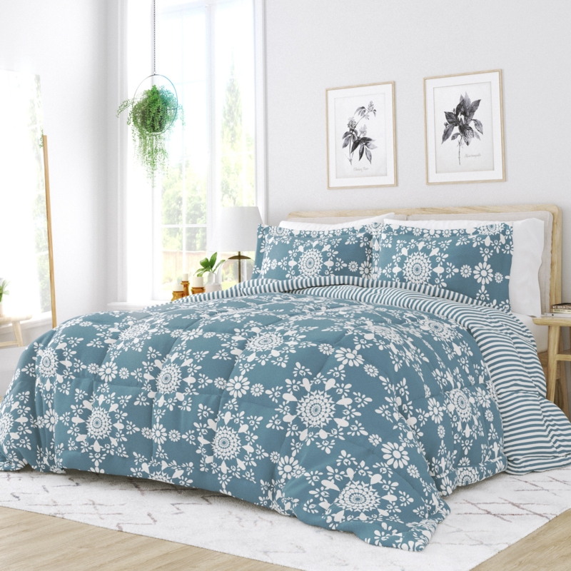 Elgin Daisy Medallion Reversible Down-Alternative Comforter