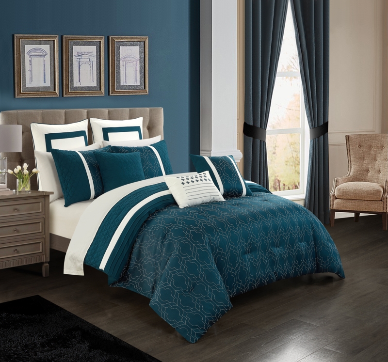 Medrano Geometric Shapes Comforter Set