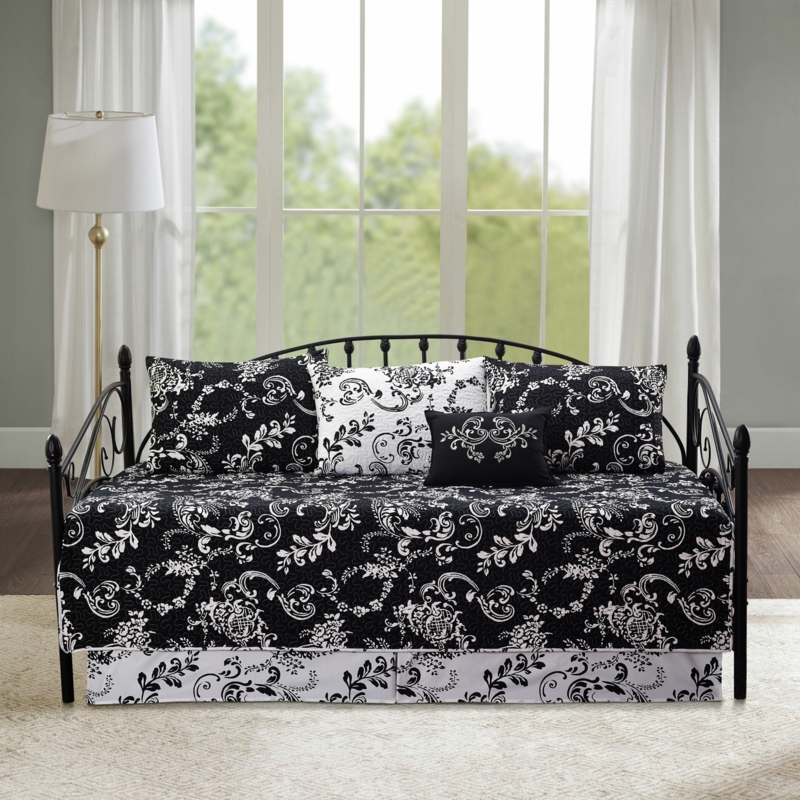 Alberdia Floral Quilt Set