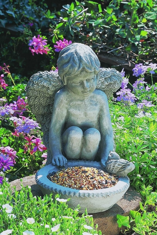 Stone Freestanding Tray Bird Feeder