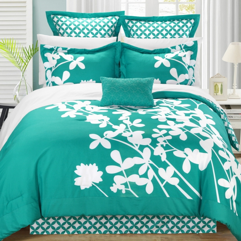 Gravitt Traditional Floral Comforter Set