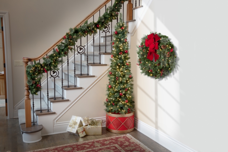 Mederos Half Tree with Drum Base, Classic Pre-Lit Garland and Wreath Set