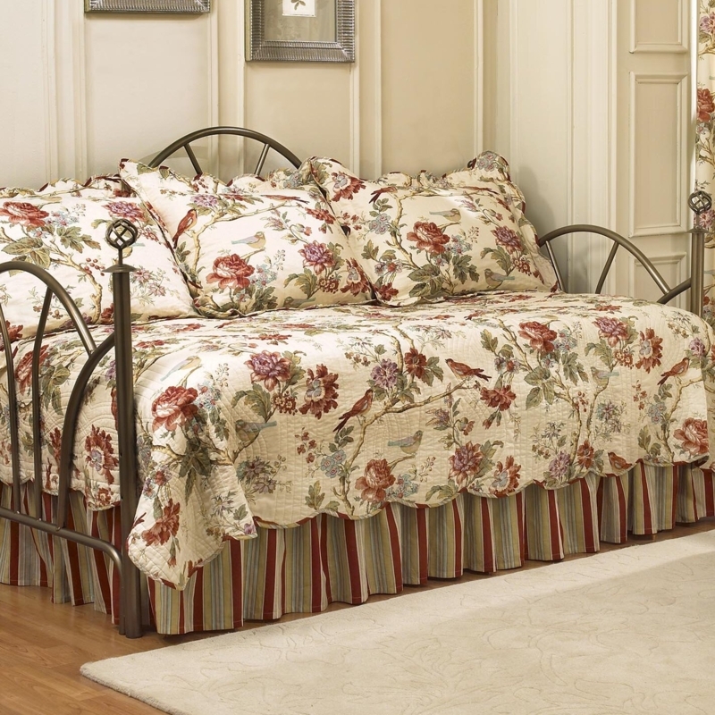 Charleston Chirp 5 Piece Reversible Quilt Set