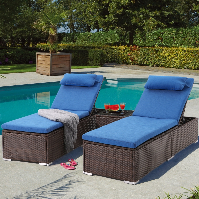 Outdoor Wicker Chaise Lounge with Table
