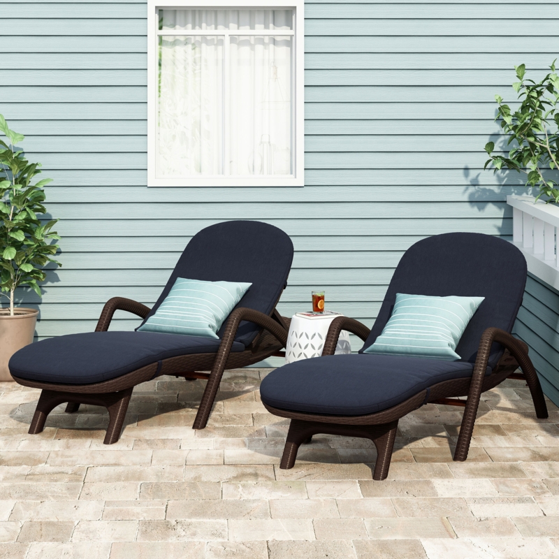 Samantha Outdoor Wicker Chaise Lounge
