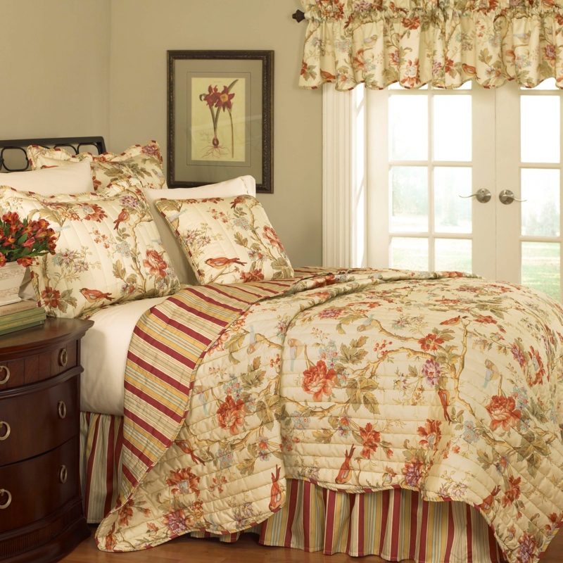 Charleston Chirp Reversible Quilt Set