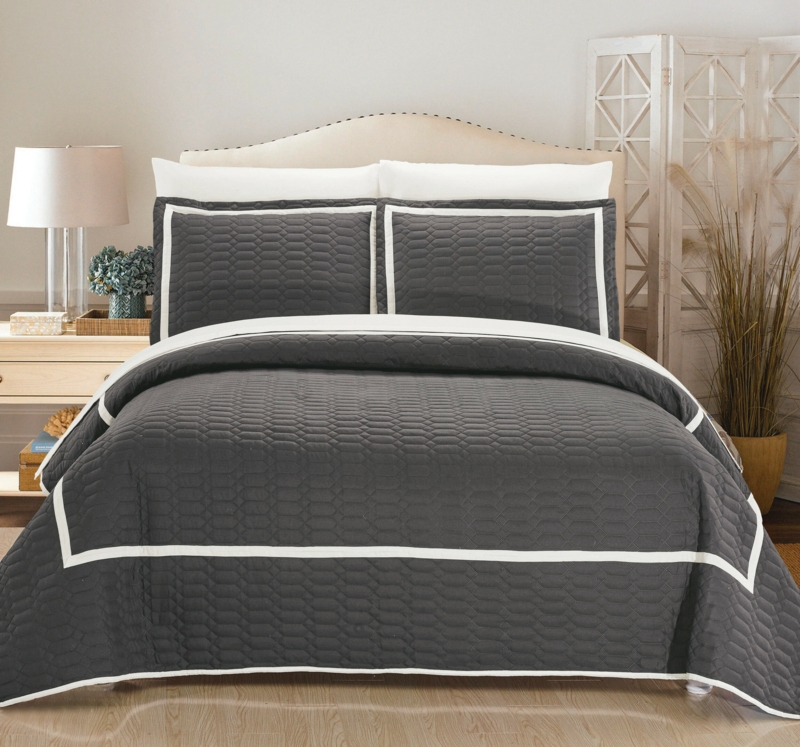Janda Modern & Contemporary Geometric Shapes Quilt Set