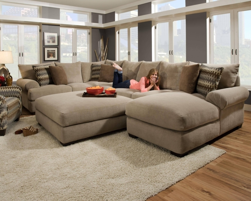 Modern Spacious Neutral Sectional Sofa with Ottoman