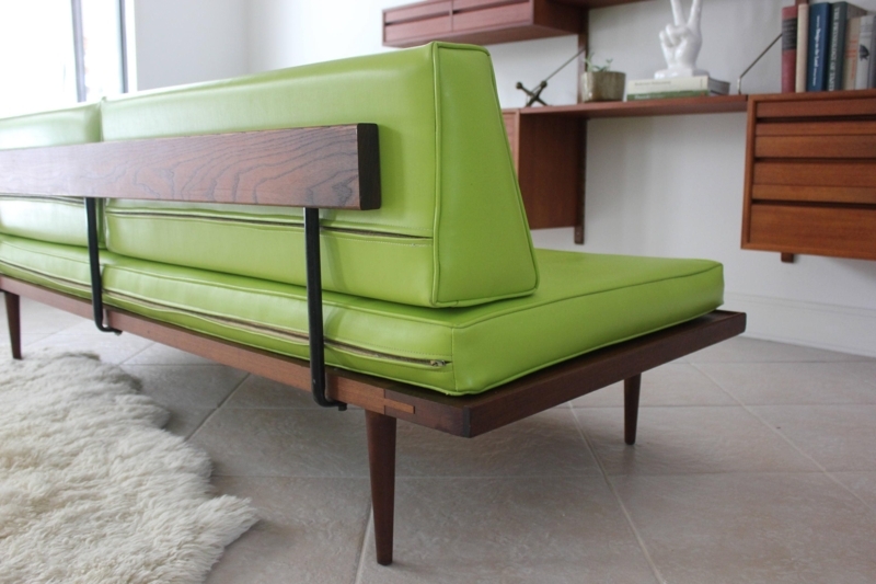 Vibrant Green Mid Century Modern Daybed Sofa