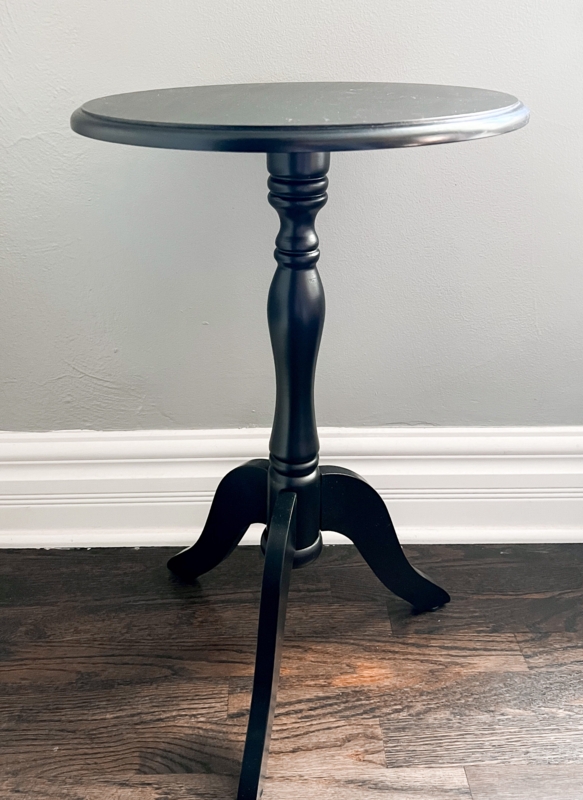 Elegant Black Pedestal Side Table Design