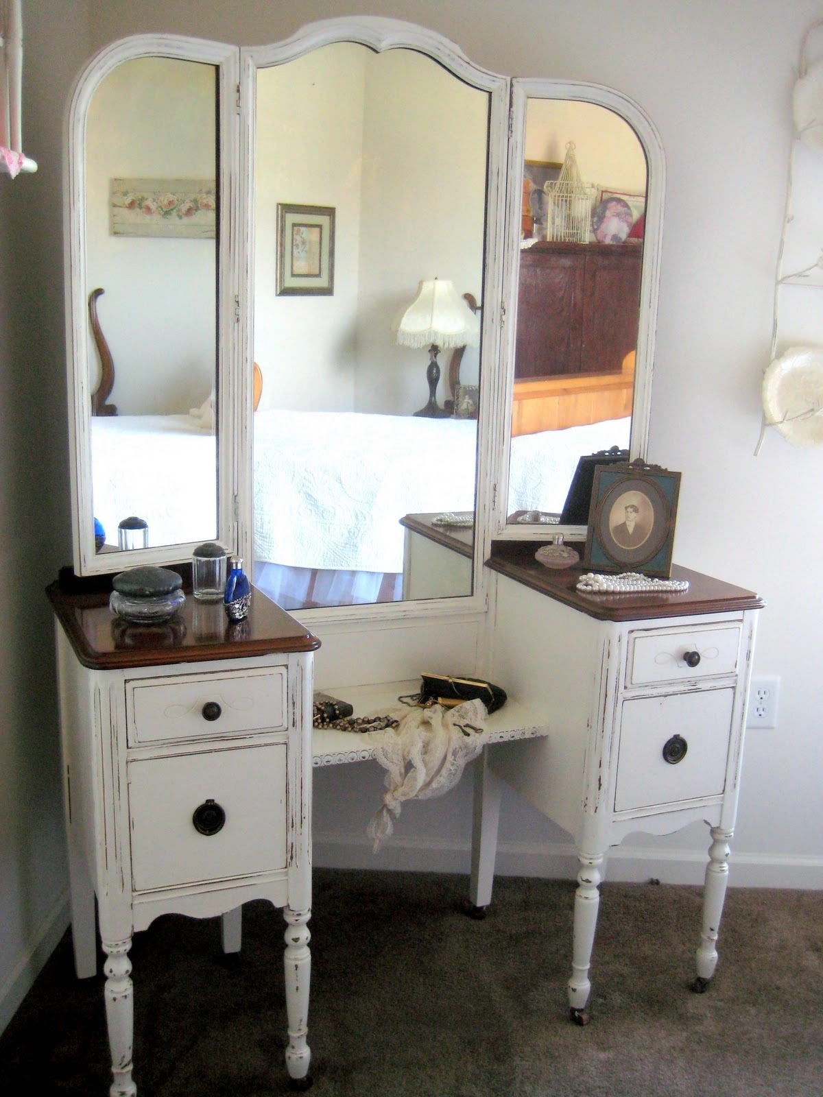 Antique White Bedroom Vanity Ideas On Foter