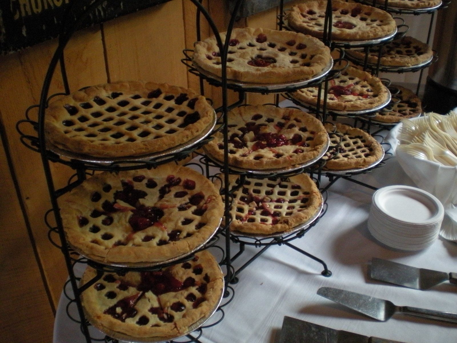 tiered-pie-stand-foter