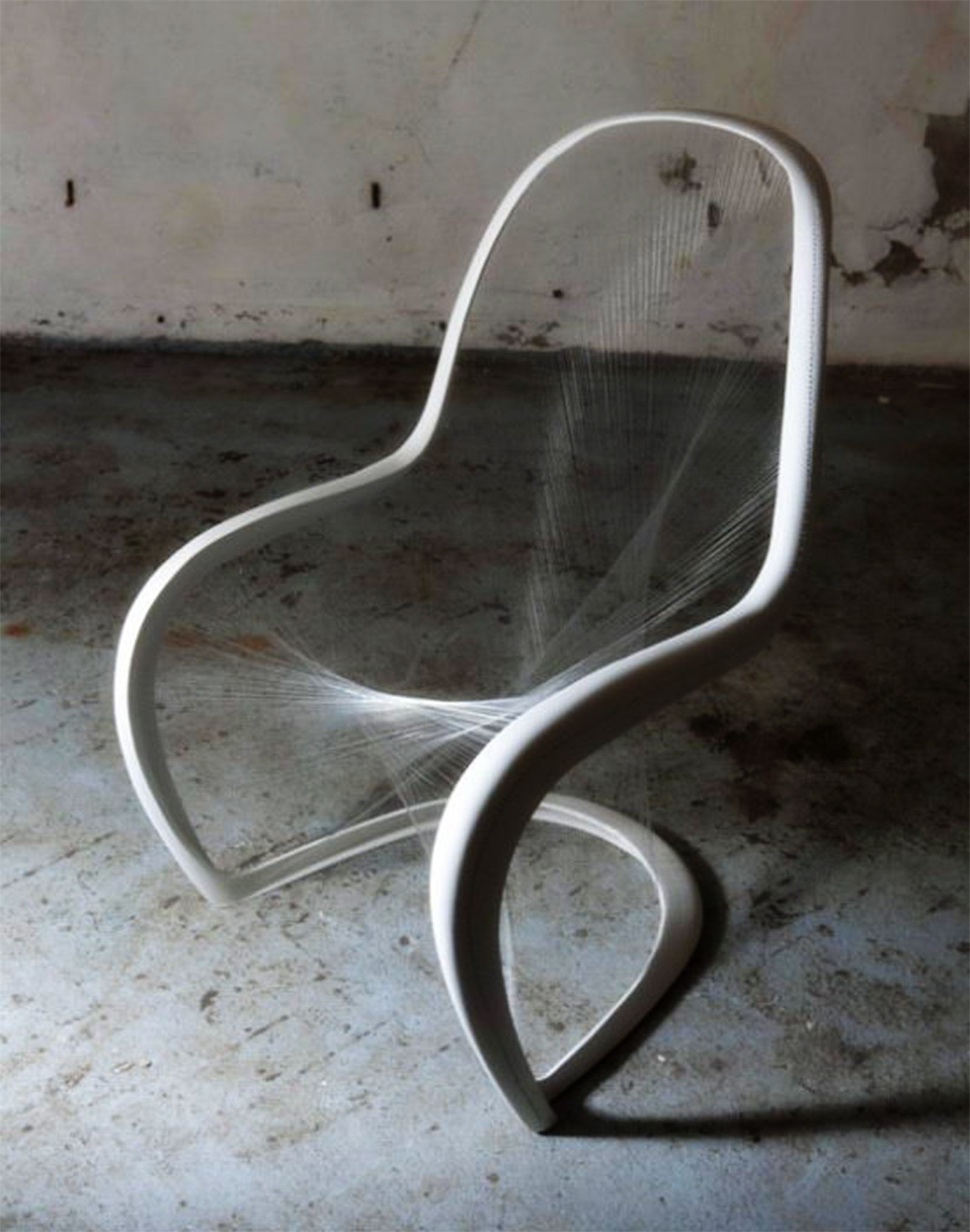 Кресло из гнутого металла
