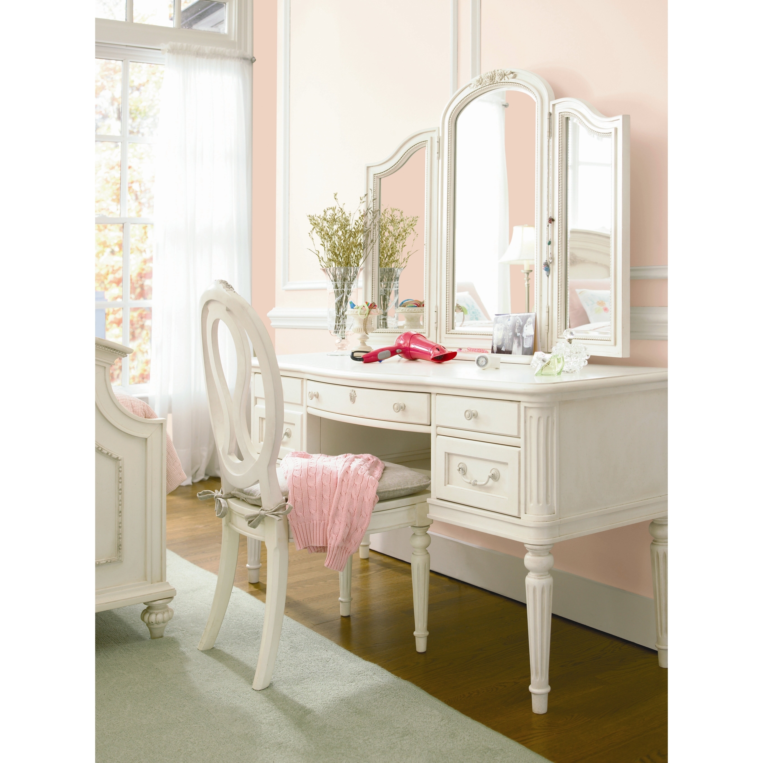 young girls dressing table