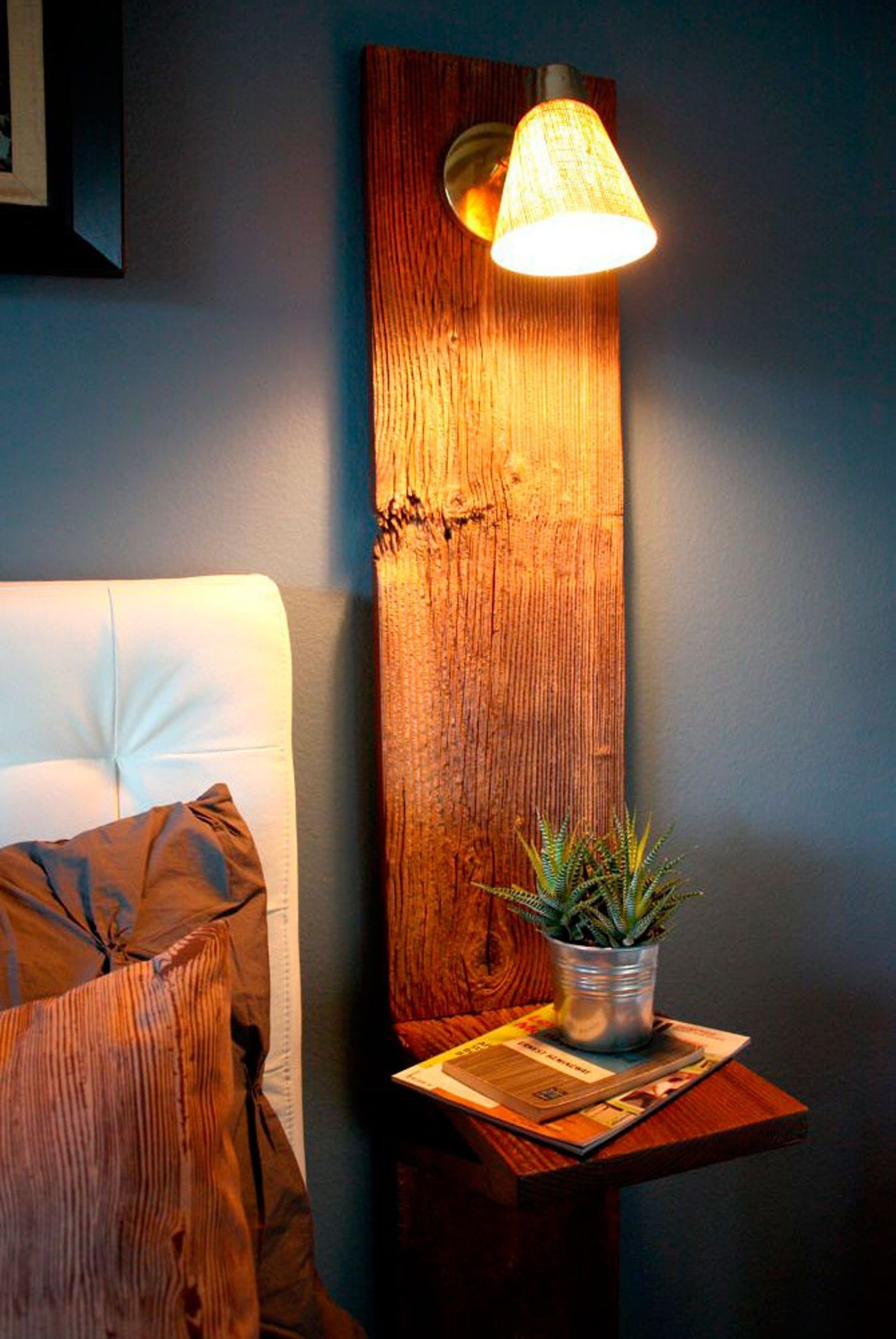 floating bedside light