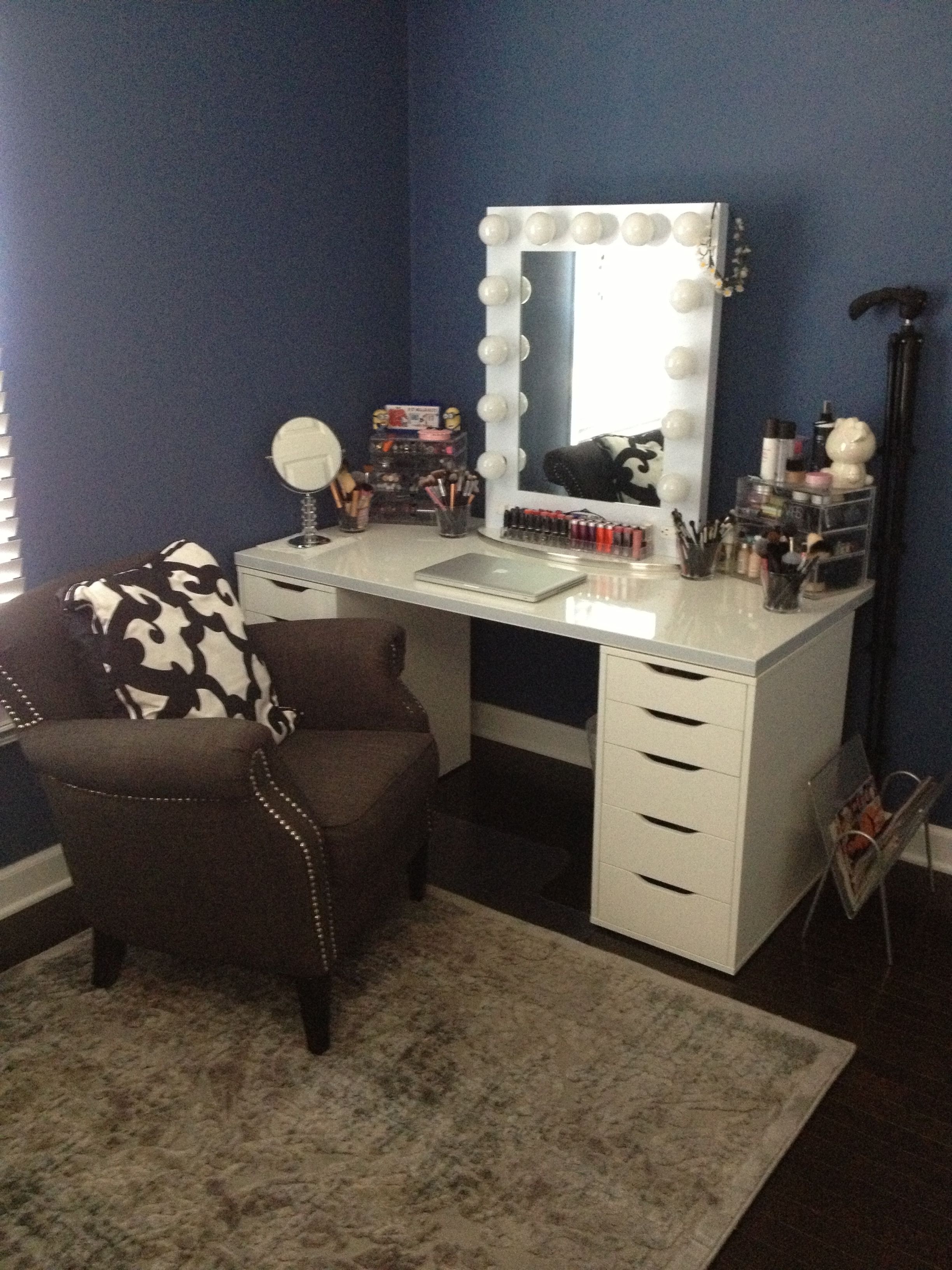 white triple dressing table mirror